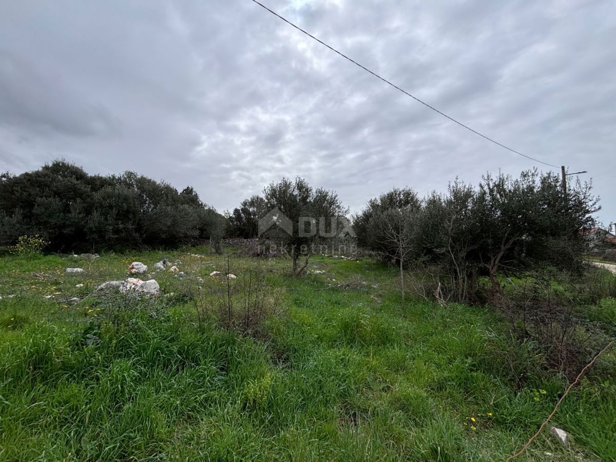 ZADAR, DEBELJAK - Terreno edificabile in una posizione tranquilla