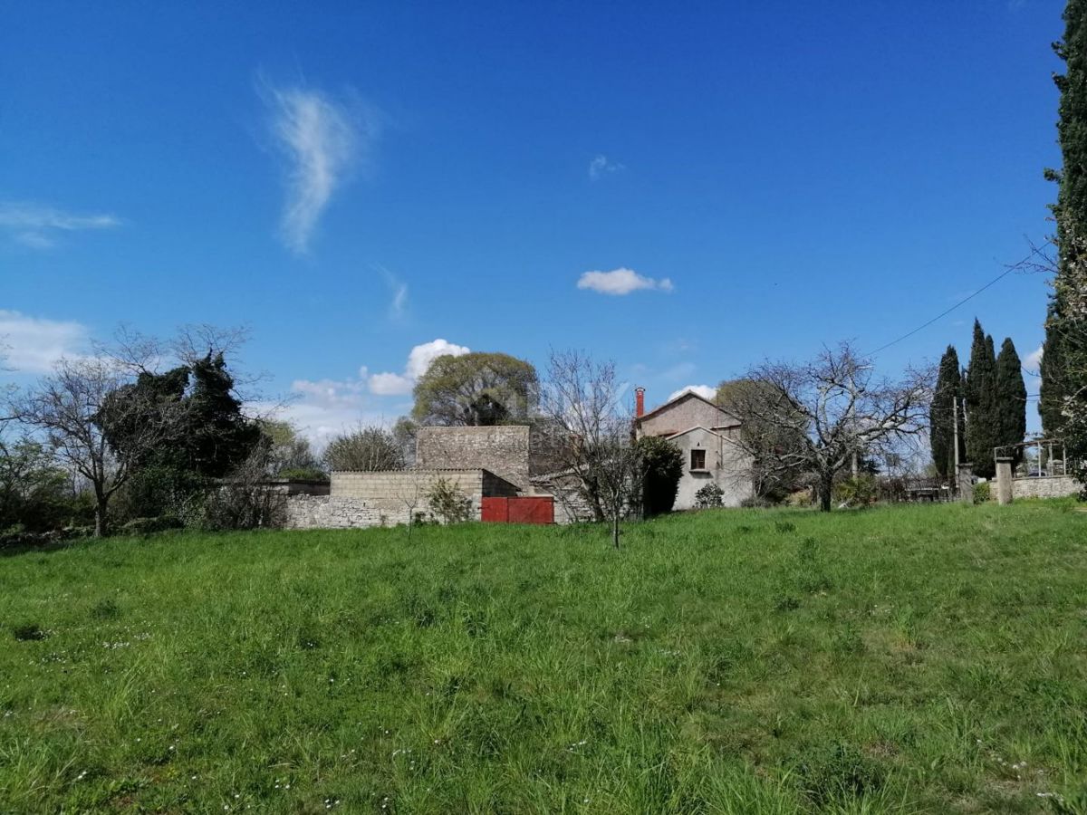 ISTRIA, ŽMINJ Proprietà per adattamento + terreno edificabile 3200 m2