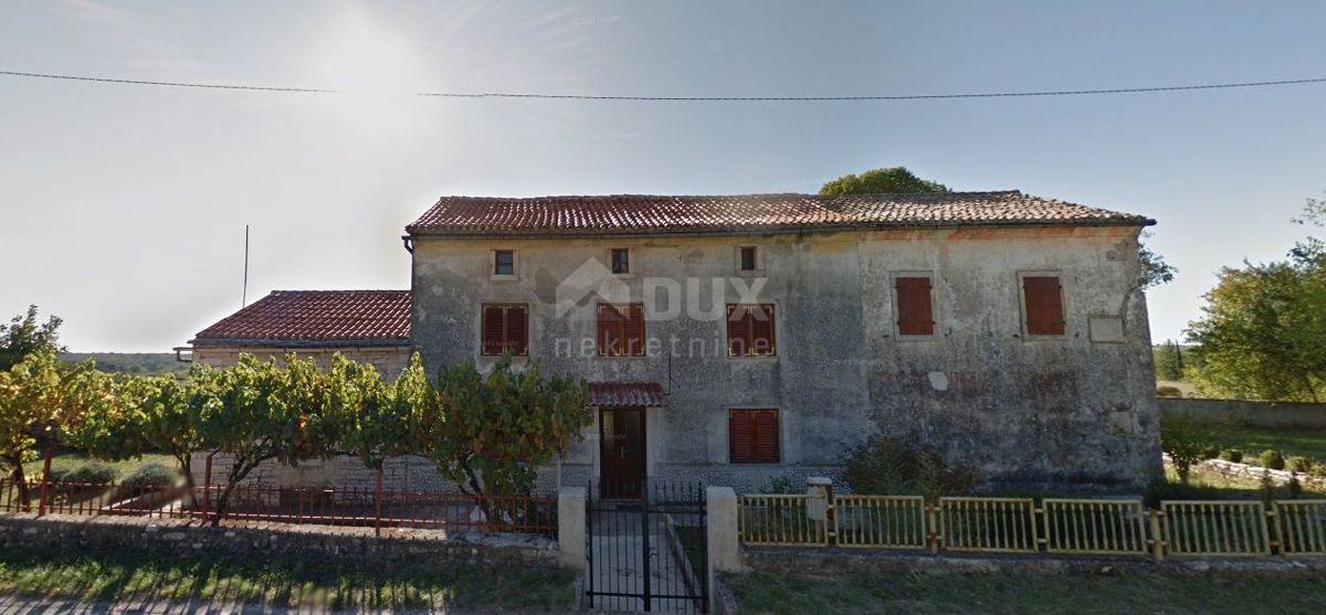 ISTRIA, ŽMINJ Proprietà per adattamento + terreno edificabile 3200 m2