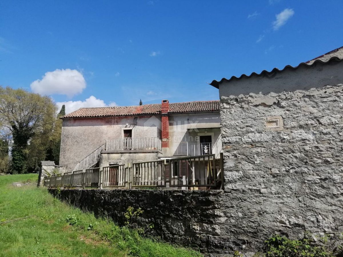 ISTRIA, ŽMINJ Proprietà per adattamento + terreno edificabile 3200 m2