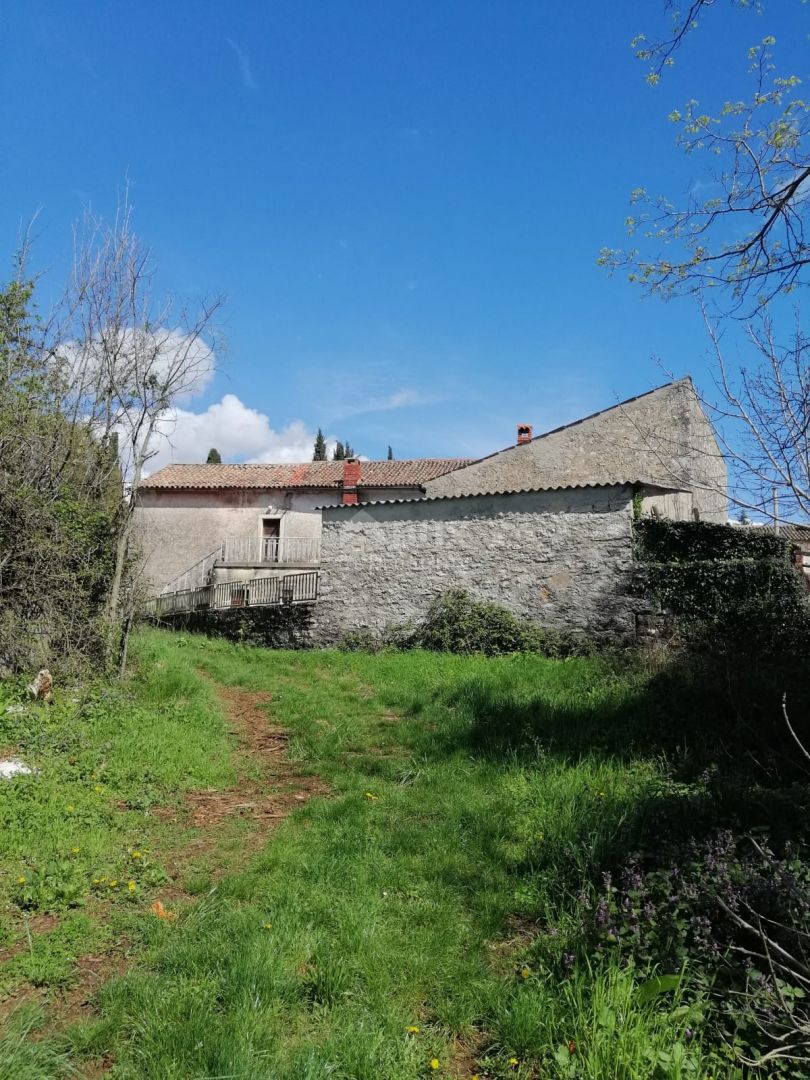 ISTRIA, ŽMINJ Proprietà per adattamento + terreno edificabile 3200 m2