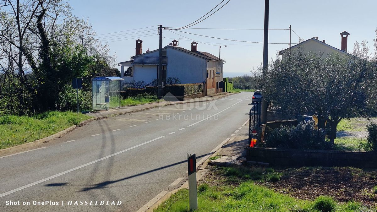 ISTRIA, VIŠNJAN - Ampio terreno con vista sul mare