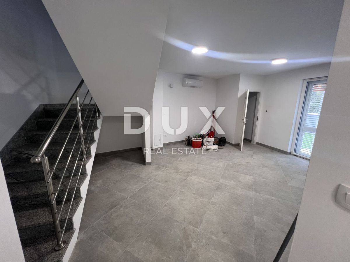 CRIKVENICA, JADRANOVO - Lussuosa villa bifamiliare con piscina!