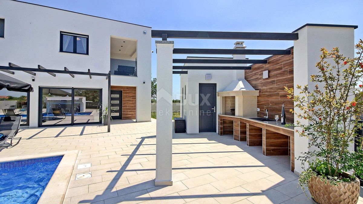 ISTRIA, MARČANA - Confortevole casa moderna con piscina