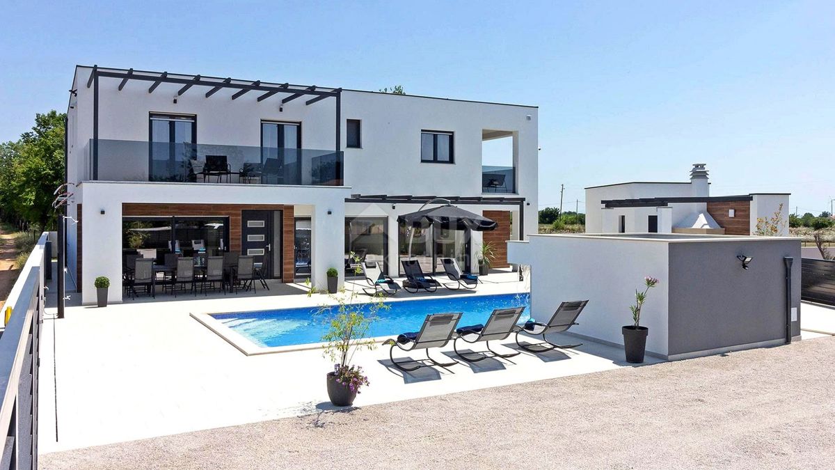 ISTRIA, MARČANA - Confortevole casa moderna con piscina