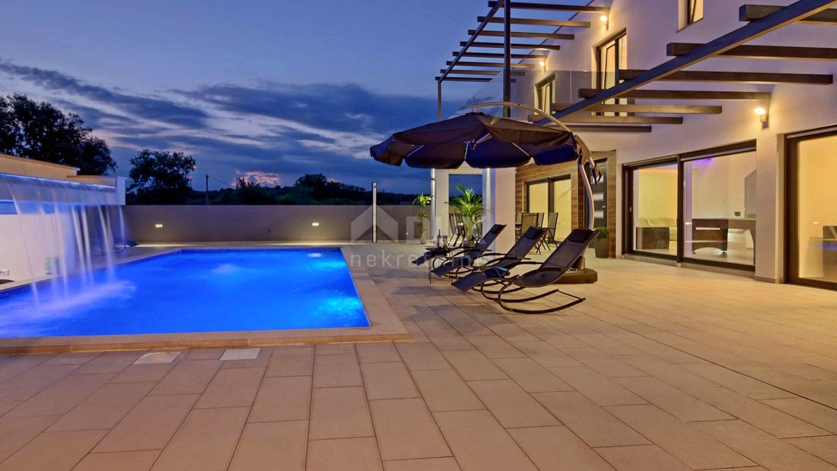 ISTRIA, MARČANA - Confortevole casa moderna con piscina