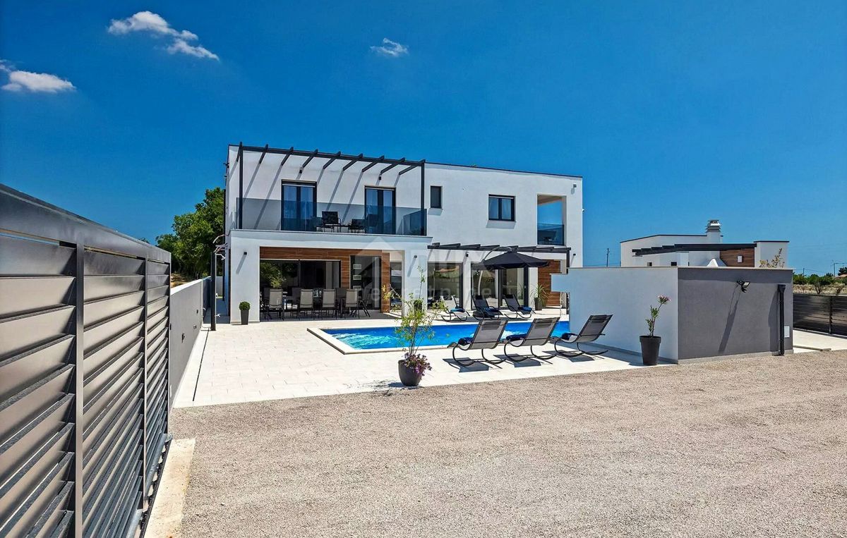 ISTRIA, MARČANA - Confortevole casa moderna con piscina