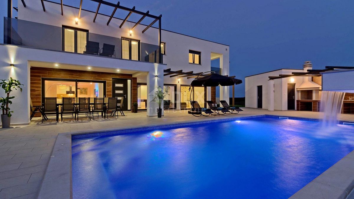 ISTRIA, MARČANA - Confortevole casa moderna con piscina