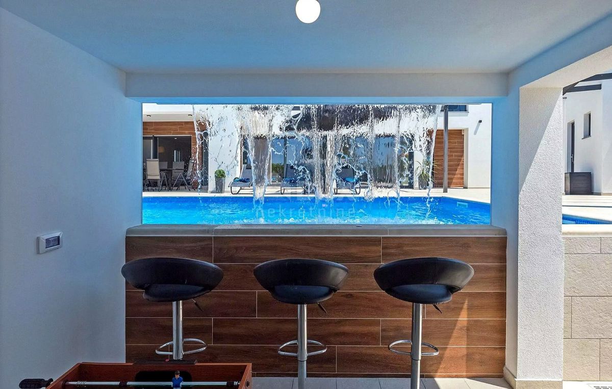 ISTRIA, MARČANA - Confortevole casa moderna con piscina