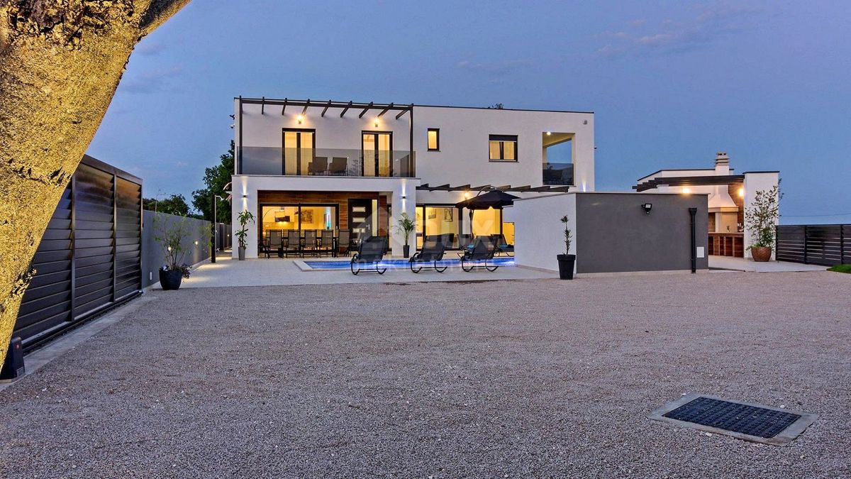 ISTRIA, MARČANA - Confortevole casa moderna con piscina