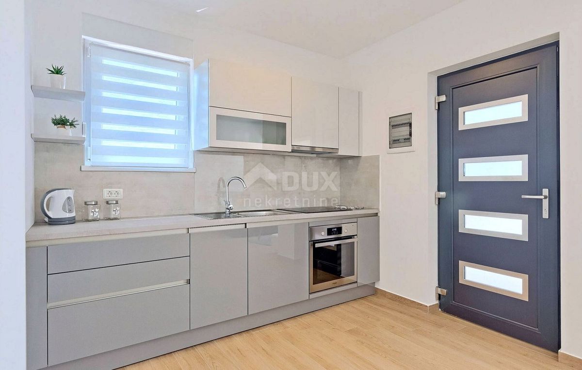 ISTRIA, MARČANA - Confortevole casa moderna con piscina