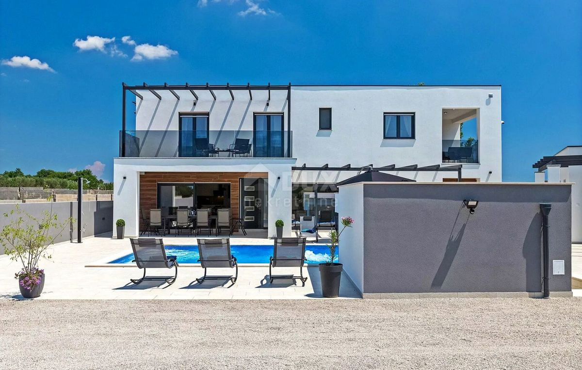 ISTRIA, MARČANA - Confortevole casa moderna con piscina
