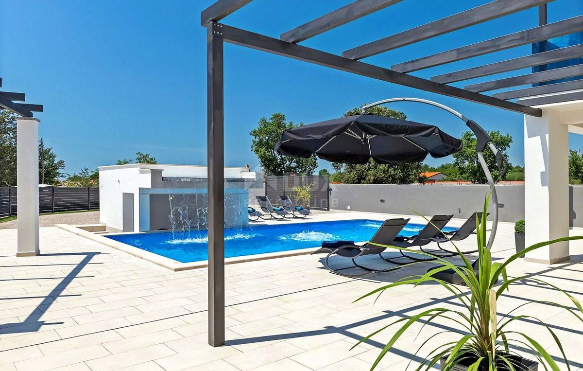 ISTRIA, MARČANA - Confortevole casa moderna con piscina