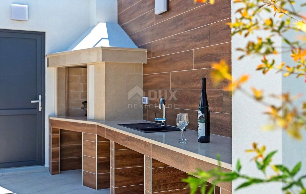 ISTRIA, MARČANA - Confortevole casa moderna con piscina