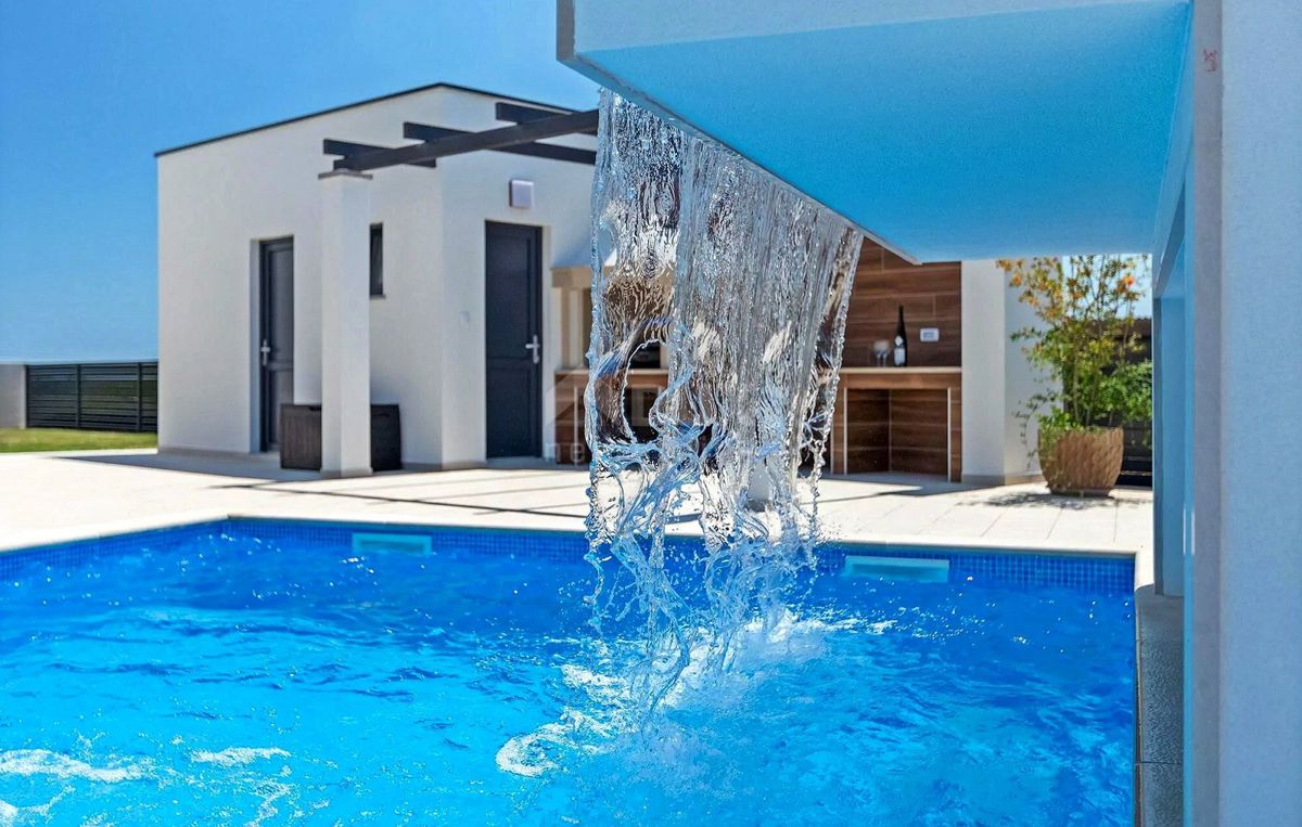 ISTRIA, MARČANA - Confortevole casa moderna con piscina