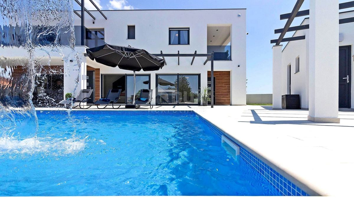 ISTRIA, MARČANA - Confortevole casa moderna con piscina