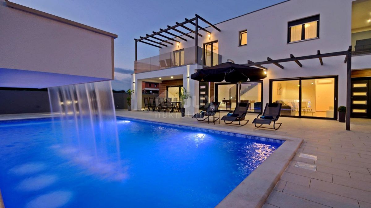 ISTRIA, MARČANA - Confortevole casa moderna con piscina