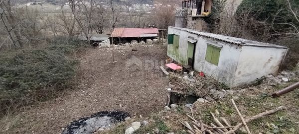 ISOLA DI KRK, BATOMALJ - terreno e casa