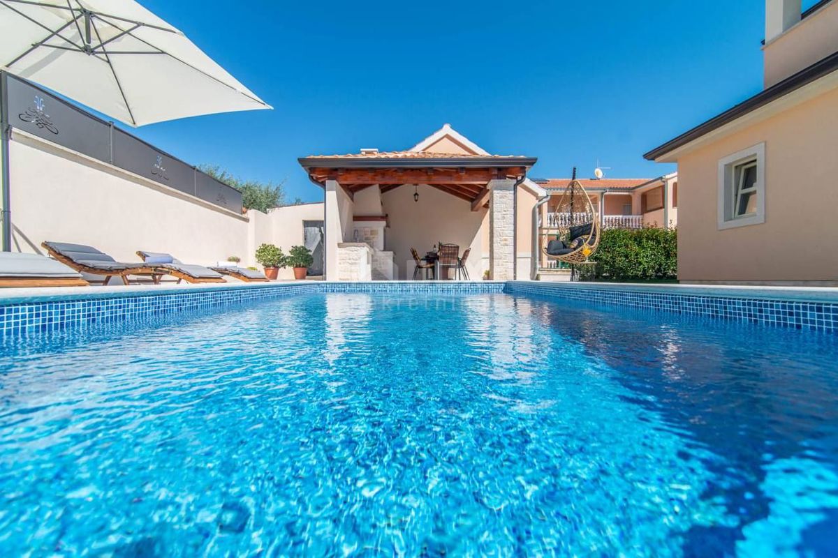 ISTRIA, PARENZO - Casa indipendente con piscina