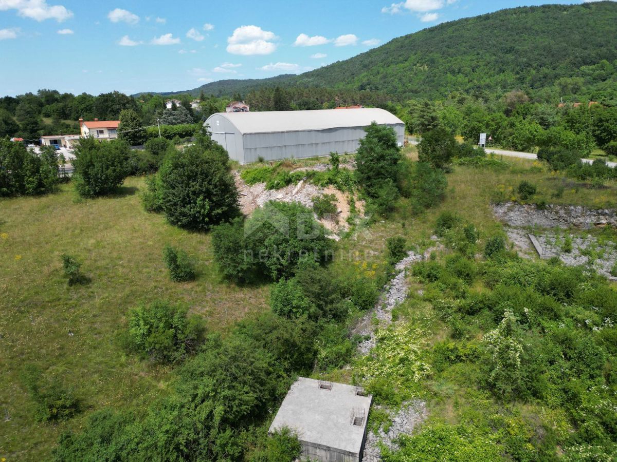 MATULJI, JURDANI, RUPA - terreno edificabile di 9000m2 con EDIFICAZIONE. PERMESSO per un edificio residenziale e commerciale