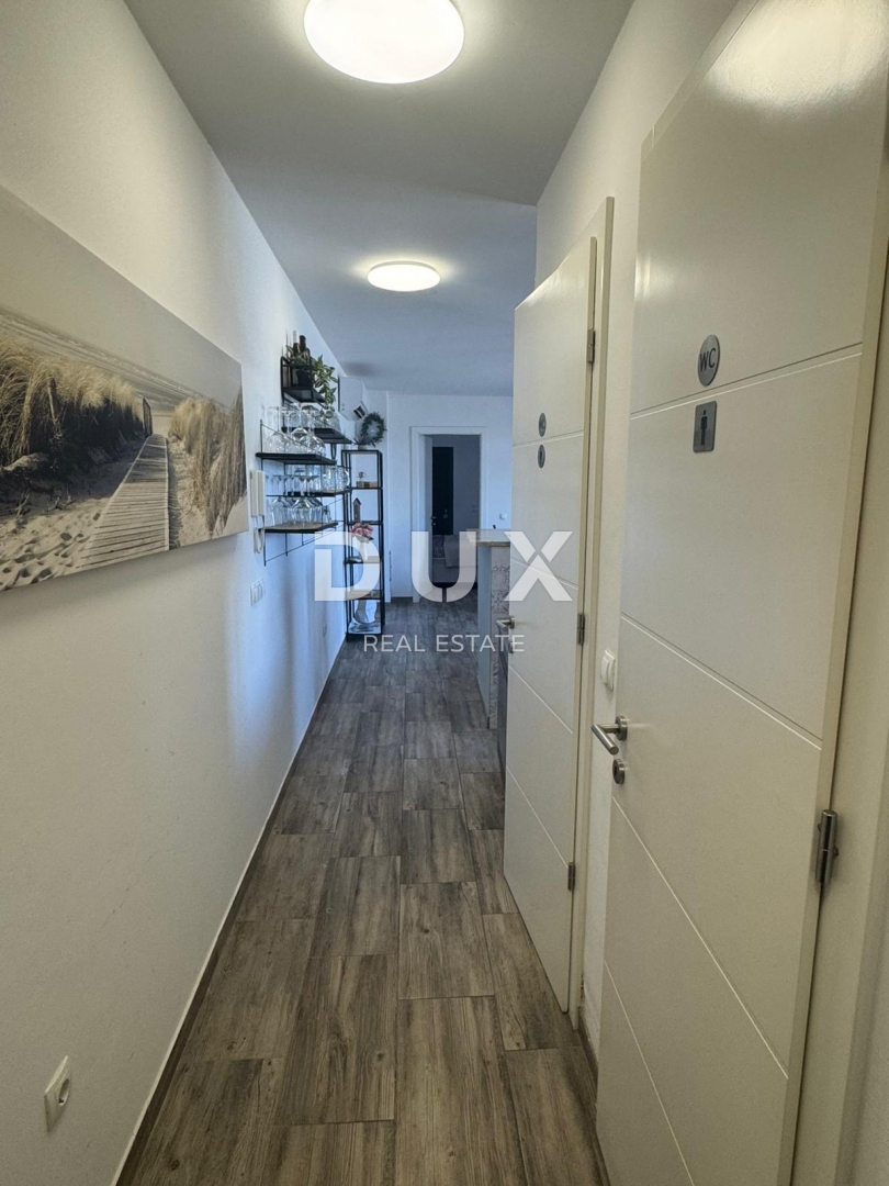 TISNO, MURTER - INVESTIMENTO! Spazio ufficio in prima fila al mare