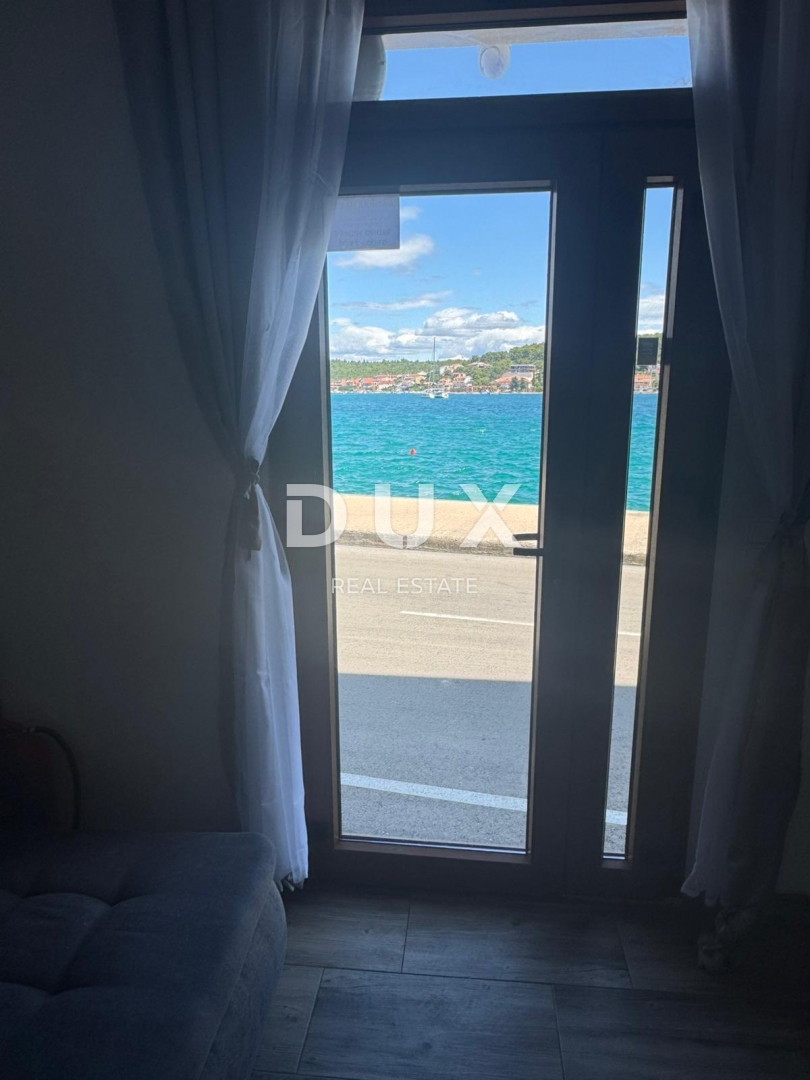 TISNO, MURTER - INVESTIMENTO! Spazio ufficio in prima fila al mare