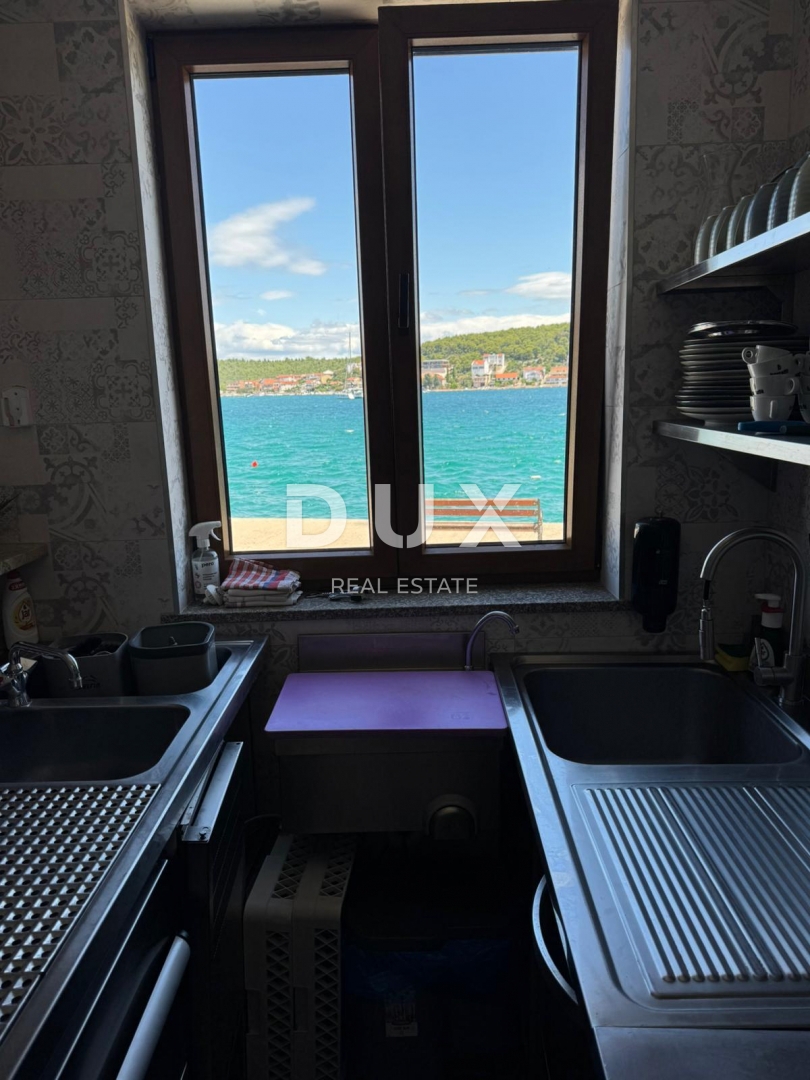 TISNO, MURTER - INVESTIMENTO! Spazio ufficio in prima fila al mare