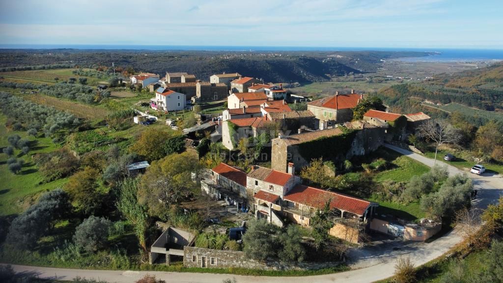 ISTRIA, MOMJAN - Una tenuta unica in una splendida posizione con vista