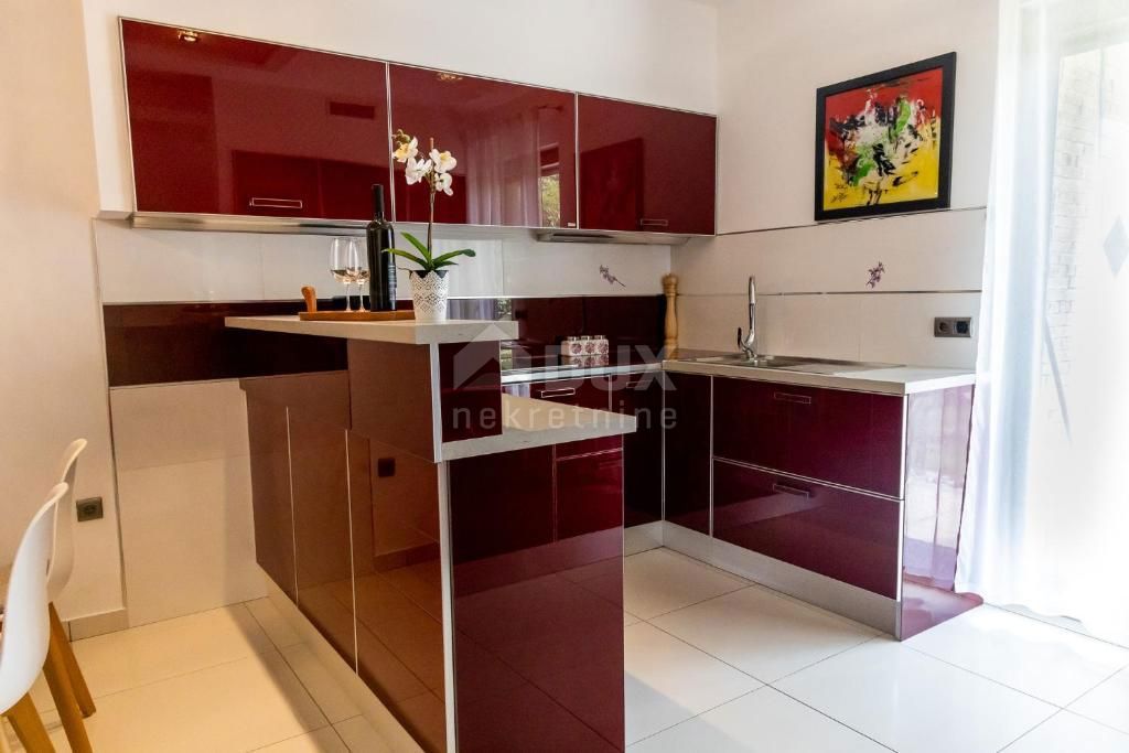 ISTRIA, PARENZO - Casa bifamiliare in una posizione privilegiata