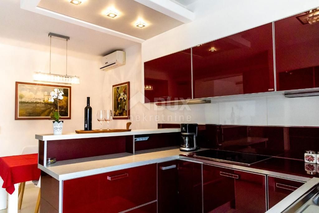 ISTRIA, PARENZO - Casa bifamiliare in una posizione privilegiata