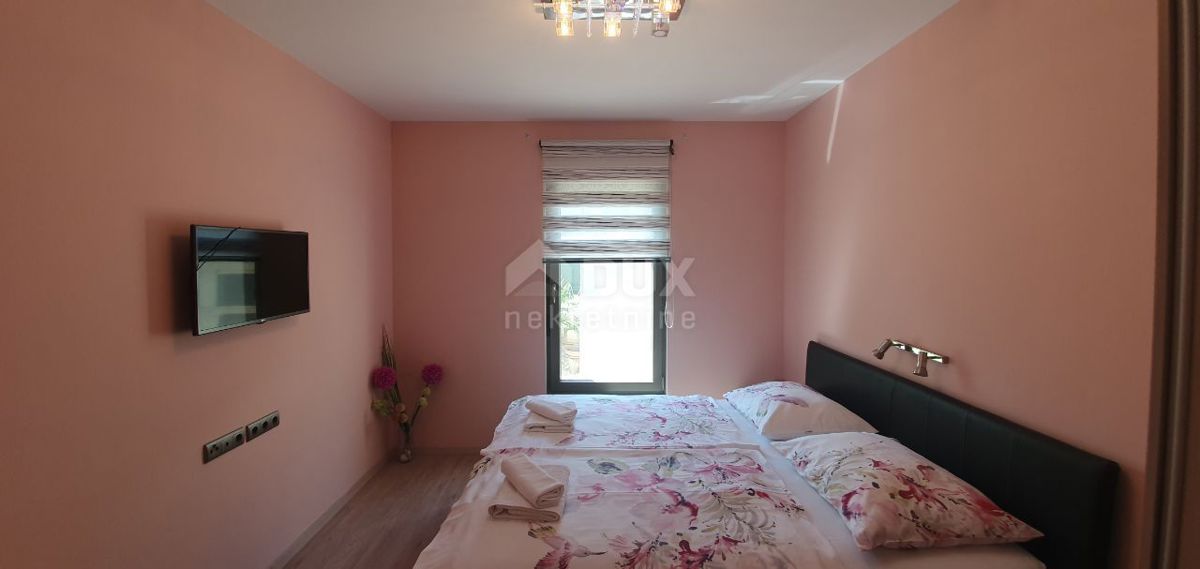 ISTRIA, PARENZO - Casa bifamiliare in una posizione privilegiata