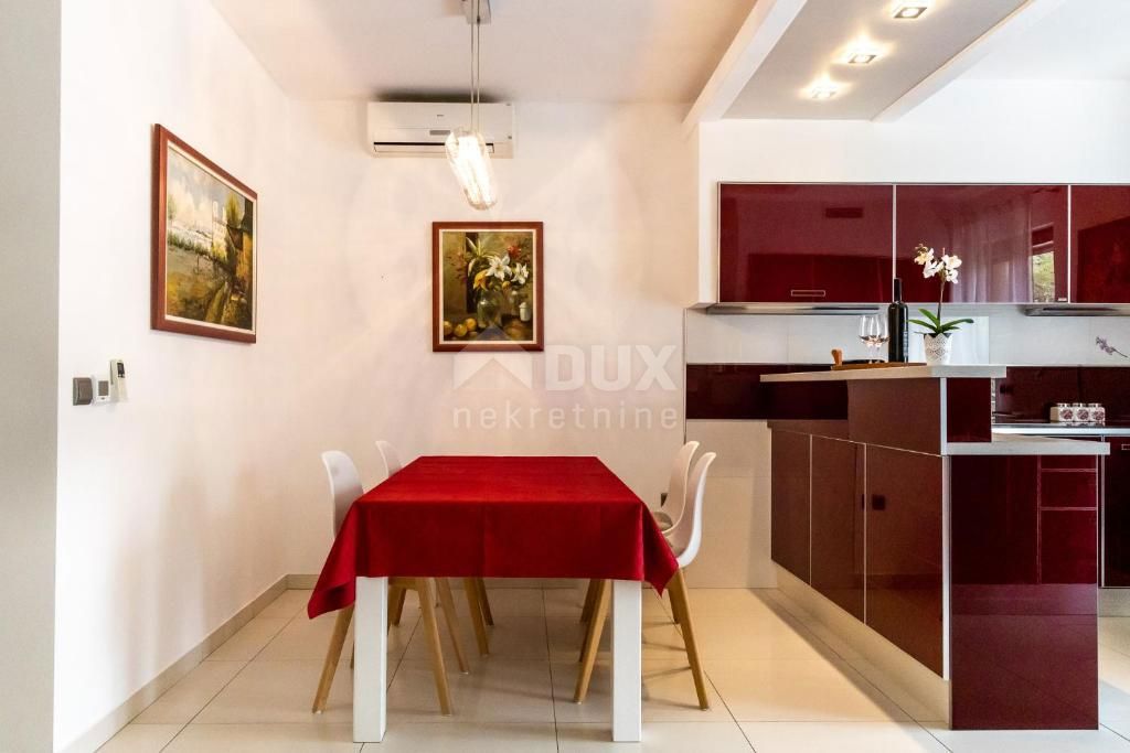 ISTRIA, PARENZO - Casa bifamiliare in una posizione privilegiata