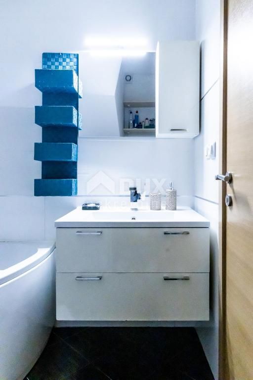 ISTRIA, PARENZO - Casa bifamiliare in una posizione privilegiata