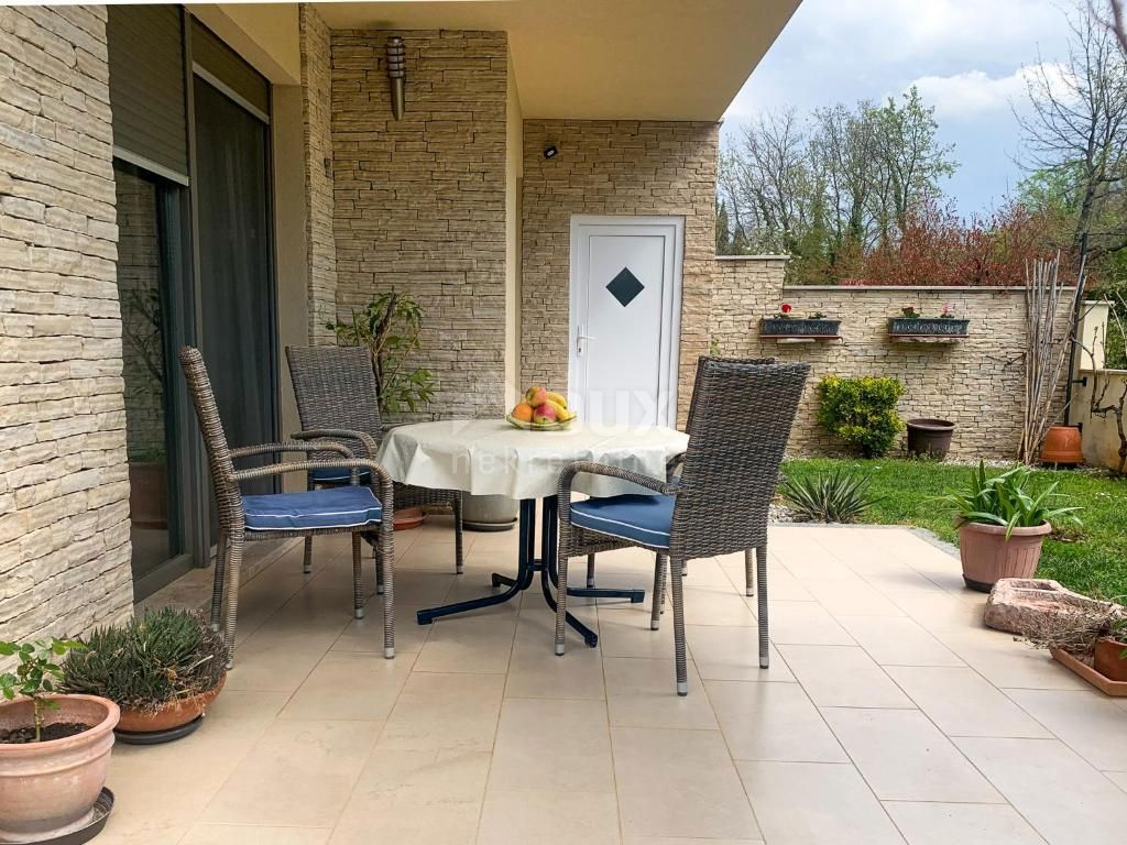 ISTRIA, PARENZO - Casa bifamiliare in una posizione privilegiata