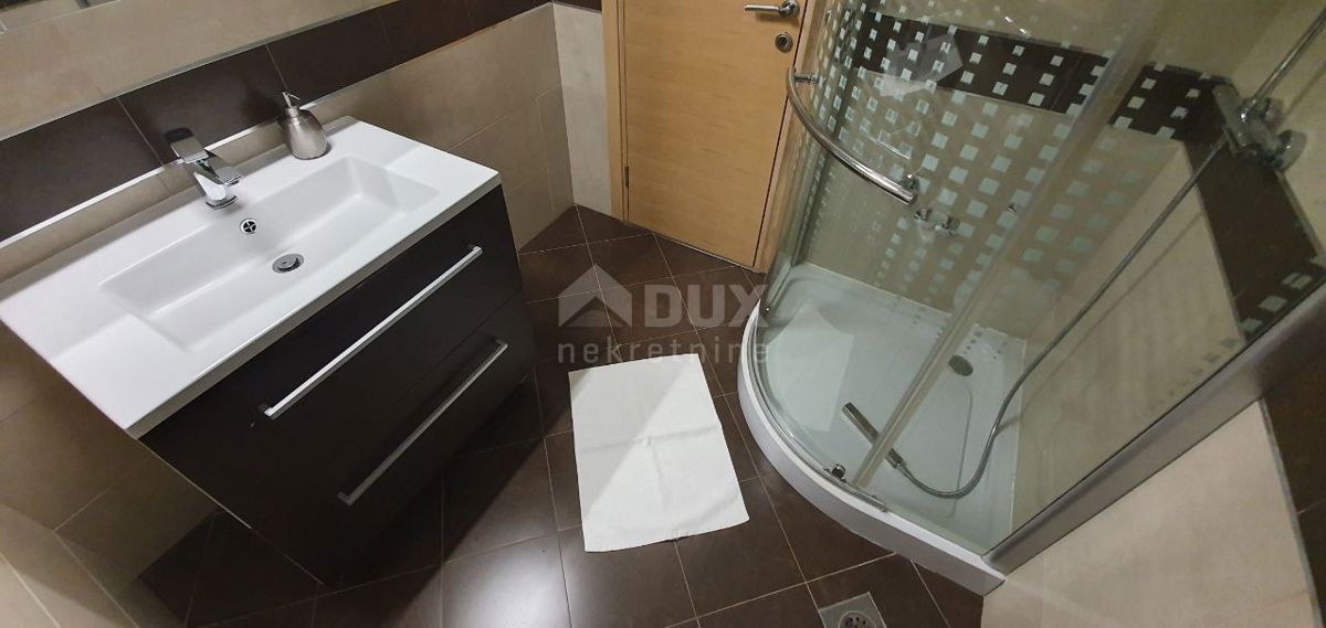 ISTRIA, PARENZO - Casa bifamiliare in una posizione privilegiata