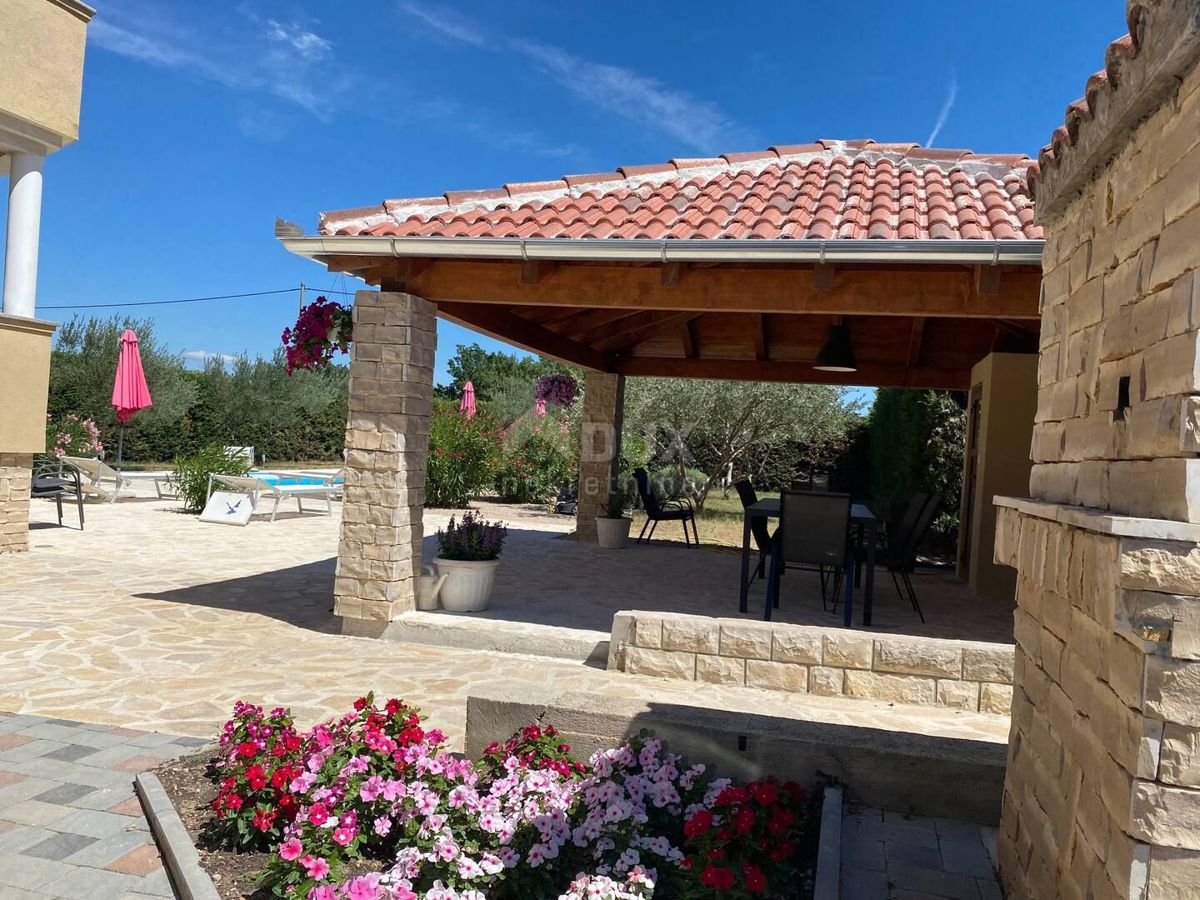 POLAČA - una casa con piscina e un bellissimo giardino