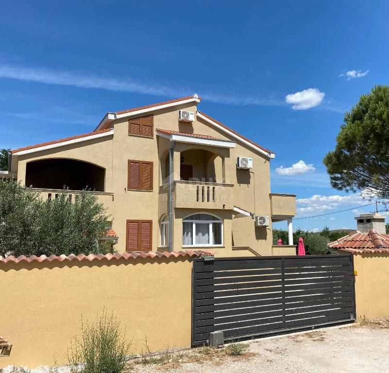 POLAČA - una casa con piscina e un bellissimo giardino