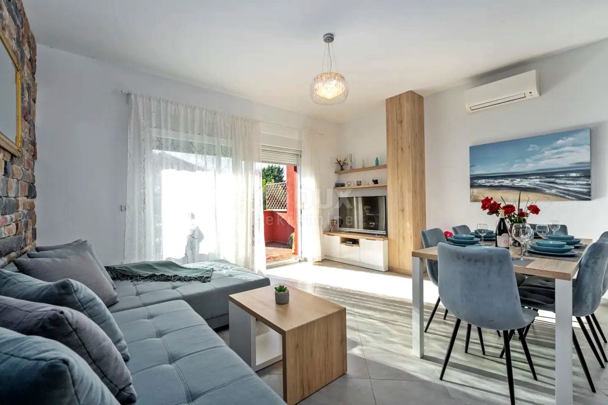 ISTRIA, UMAGO - Appartamento su due piani con giardino e piscina