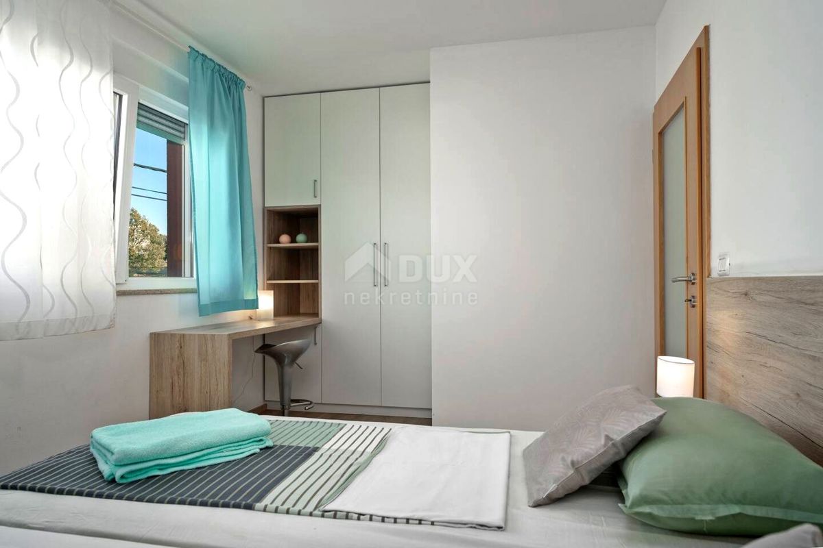 ISTRIA, UMAGO - Appartamento su due piani con giardino e piscina