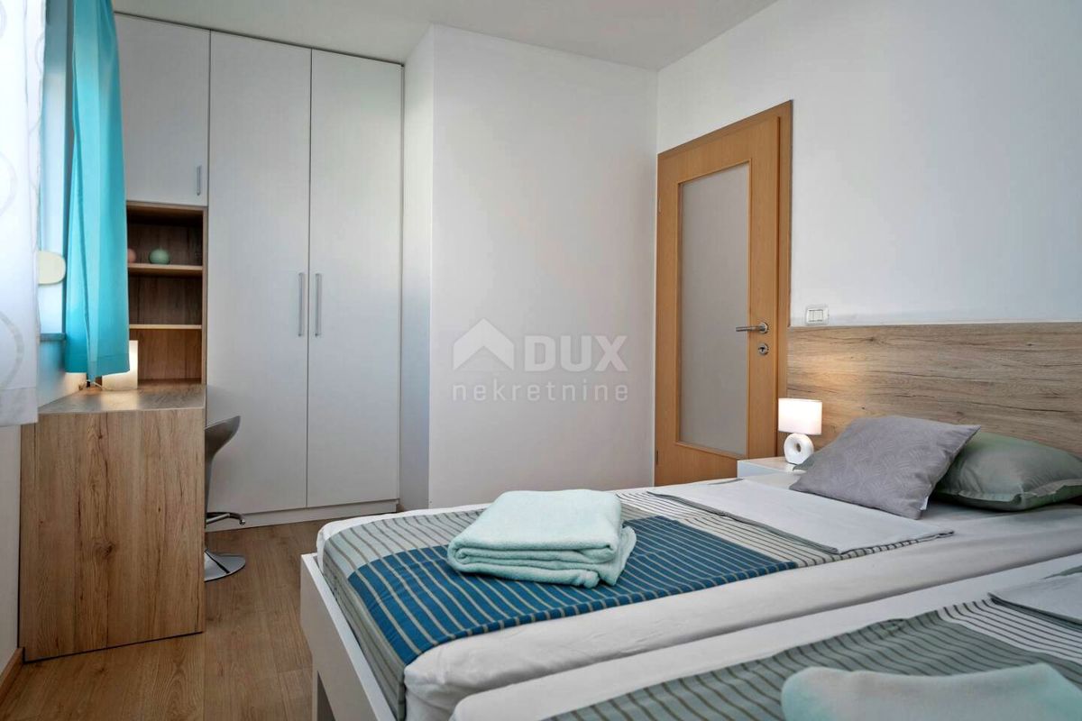 ISTRIA, UMAGO - Appartamento su due piani con giardino e piscina