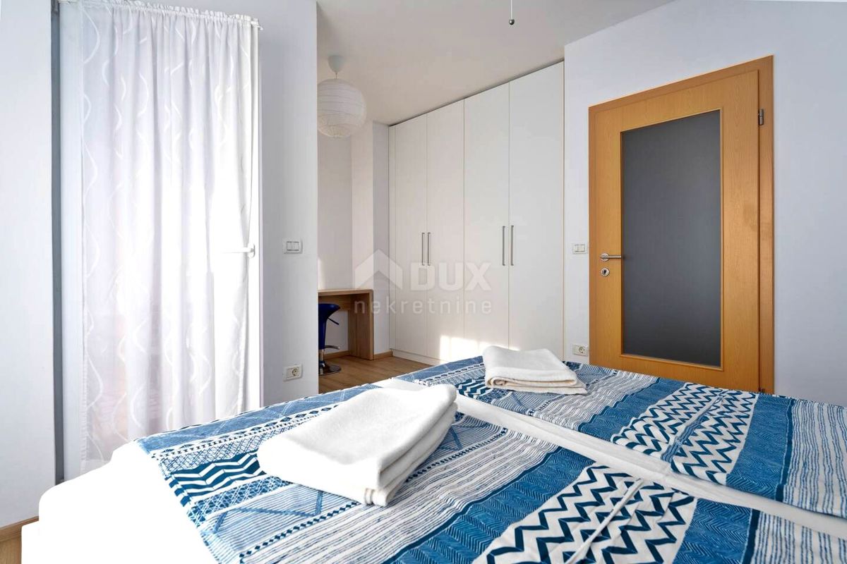 ISTRIA, UMAGO - Appartamento su due piani con giardino e piscina