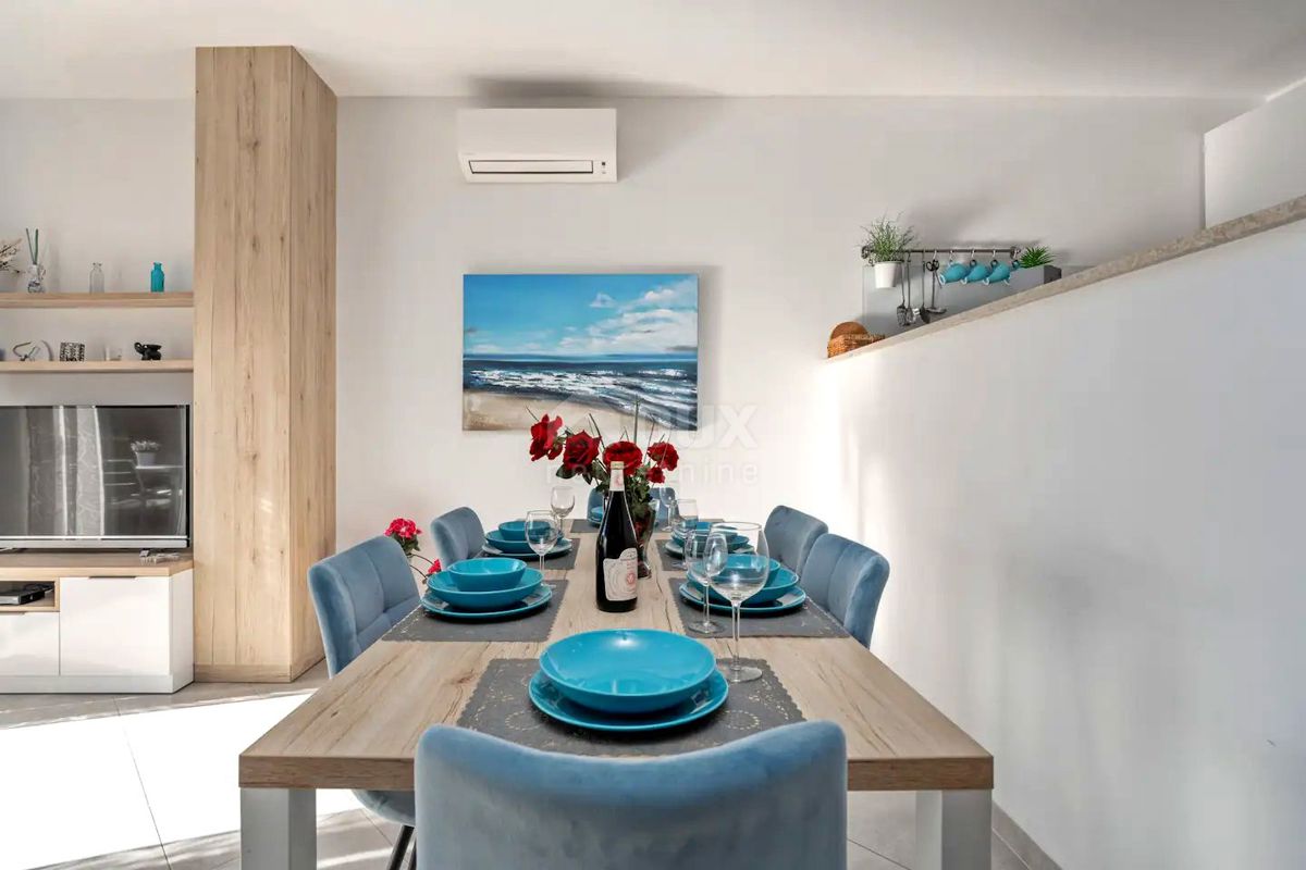 ISTRIA, UMAGO - Appartamento su due piani con giardino e piscina