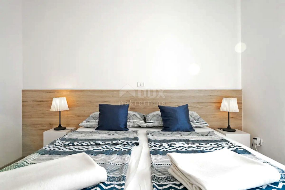 ISTRIA, UMAGO - Appartamento su due piani con giardino e piscina