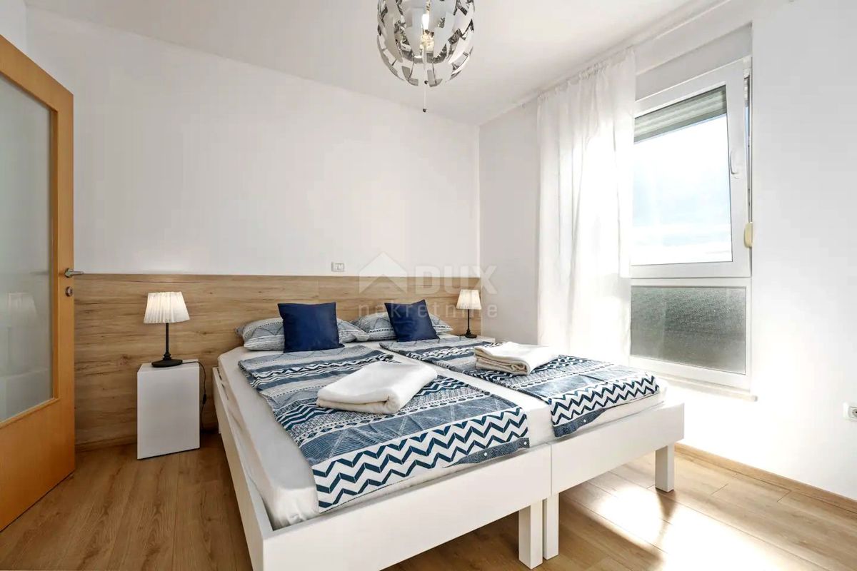 ISTRIA, UMAGO - Appartamento su due piani con giardino e piscina