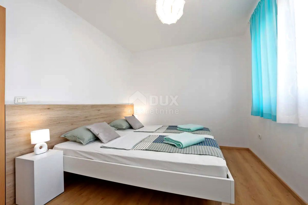 ISTRIA, UMAGO - Appartamento su due piani con giardino e piscina