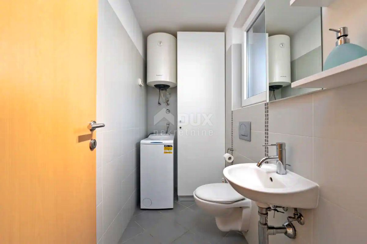 ISTRIA, UMAGO - Appartamento su due piani con giardino e piscina