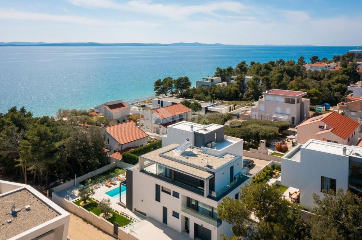 ZADAR, PETRČANE - Villa di lusso con piscina a 50 m dal mare