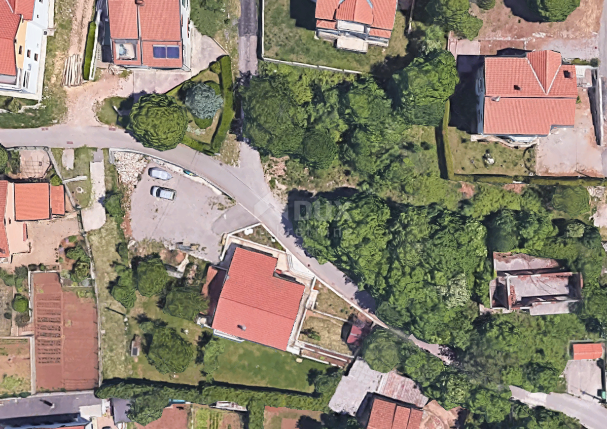 VIŠKOVO, SARŠONI - terreno edificabile 845m2 per una casa unifamiliare/edificio residenziale-appartamenti 