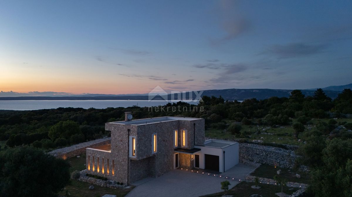 ISOLA DI PAG, LUN - una villa unica con piscina in una posizione meravigliosa