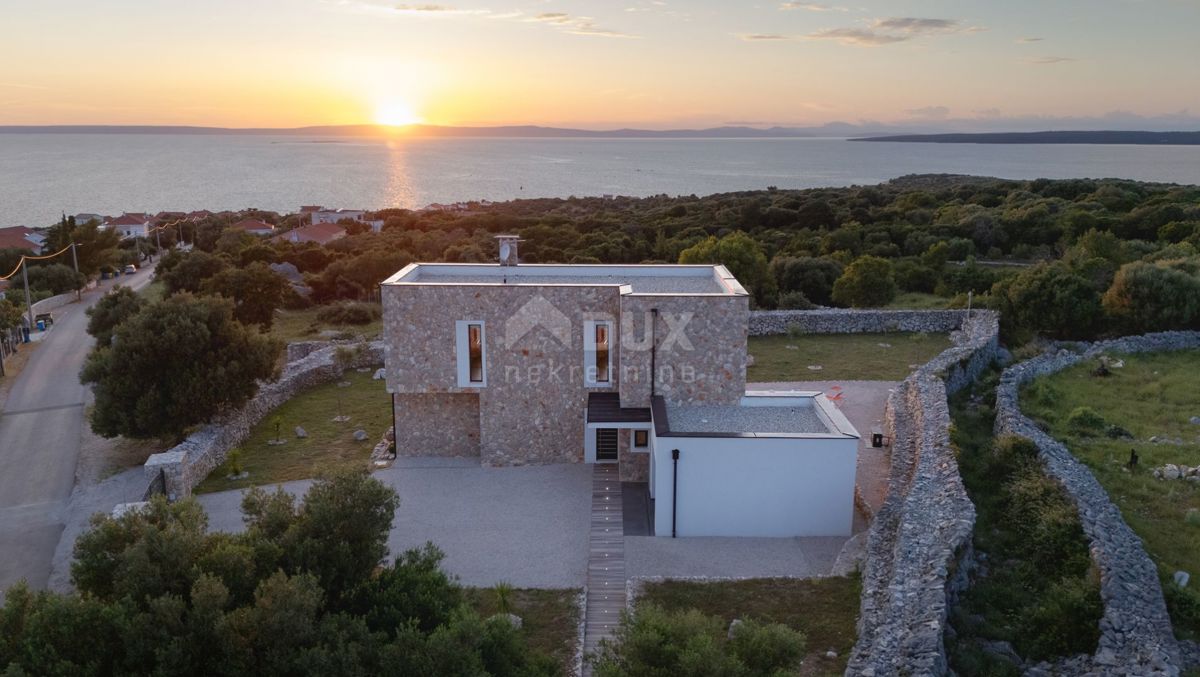 ISOLA DI PAG, LUN - una villa unica con piscina in una posizione meravigliosa